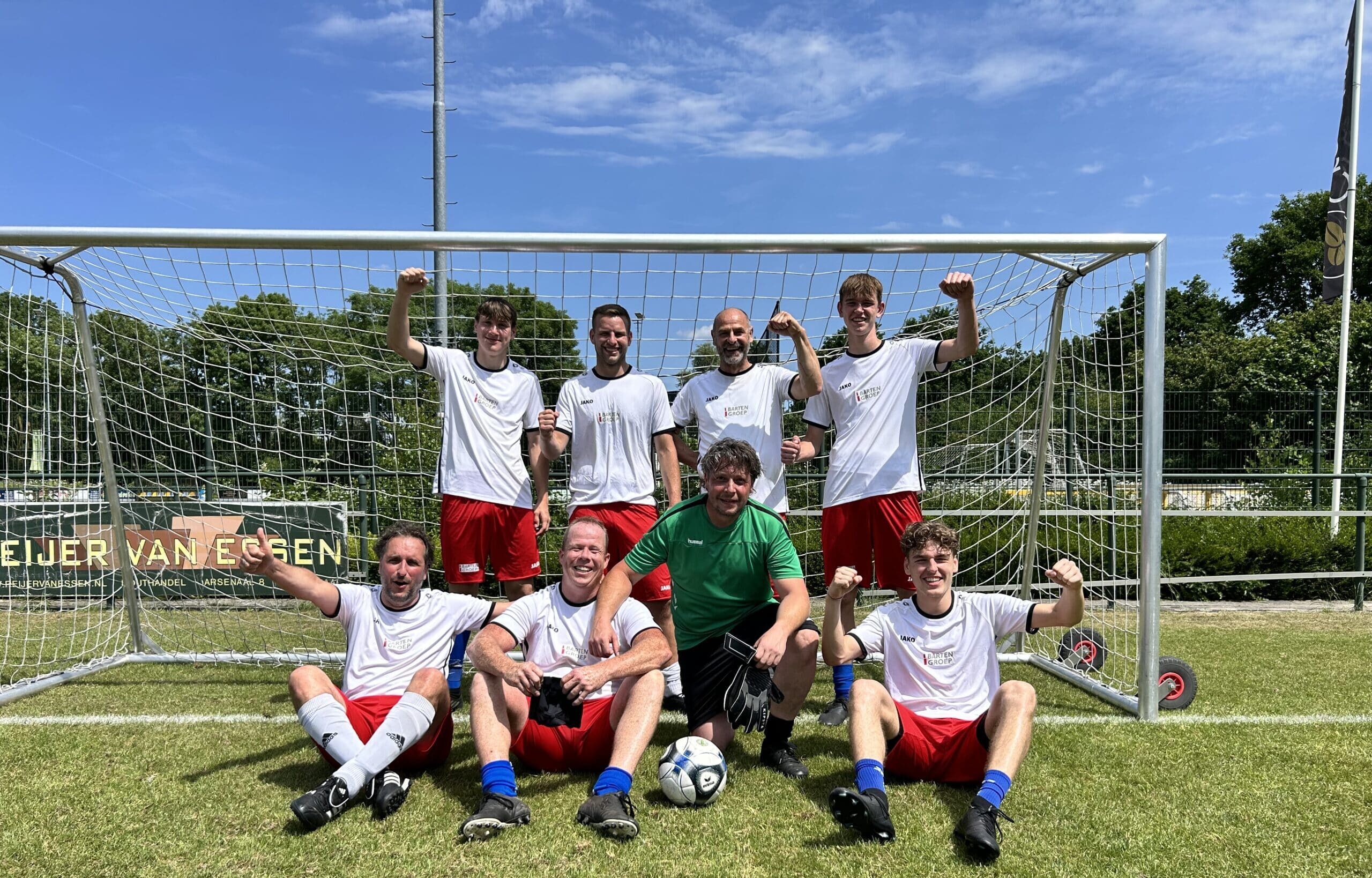Sportiviteit en teamspirit tijdens het Hans van Wamel 5 tegen 5 voetbaltoernooi